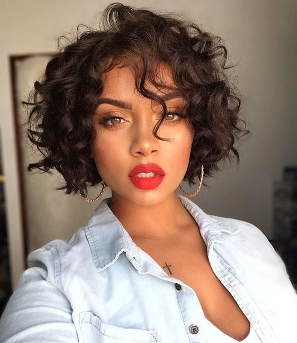 Curly Bob 16 Modnych Fryzur Które Ujarzmią Kręcone Włosy