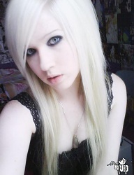 Fryzury Średnie Alternatywne EMO Blond - 1095230