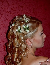 Fryzury Średnie Ślubne - 2298091