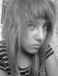 Fryzury Średnie Alternatywne EMO - 734033
