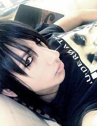 Fryzury Średnie Alternatywne EMO - 301826