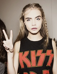 Fryzury Średnie - 2381472