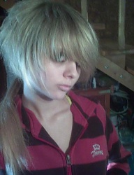 Fryzury Średnie Alternatywne EMO Blond - 1163887