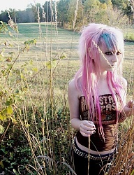 Fryzury Średnie Alternatywne EMO - 81431