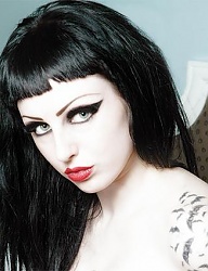 Fryzury Średnie Alternatywne EMO - 402660