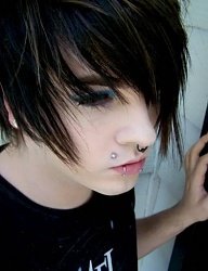 Fryzury Średnie Alternatywne EMO - 708581