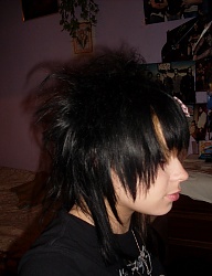 Fryzury Średnie Alternatywne EMO - 1054291
