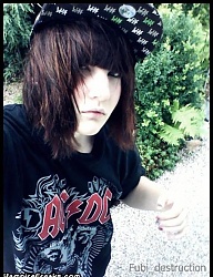 Fryzury Średnie Alternatywne EMO - 832682
