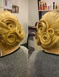 Fryzury Długie Ślubne Proste Upięcie Blond - 3073963