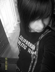 Fryzury Średnie Alternatywne EMO - 736022