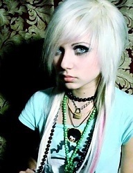 Fryzury Średnie Alternatywne EMO - 708471