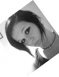 Fryzury Średnie Alternatywne EMO - 61007