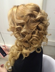 Fryzury Długie Ślubne Kręcone Upięcie Blond - 3045389