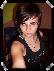 Fryzury Średnie Alternatywne EMO - 57257