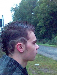 Fryzury Średnie Alternatywne Punk Rock - 53876
