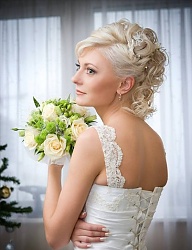 Fryzury Średnie Ślubne - 2137404