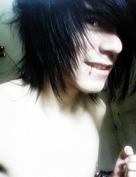 Fryzury Średnie Alternatywne EMO - 708379