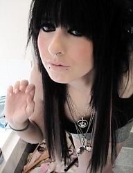 Fryzury Średnie Alternatywne EMO - 207686