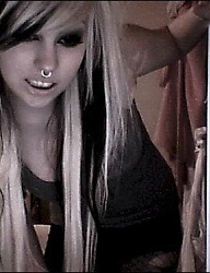 Fryzury Średnie Alternatywne EMO - 117609