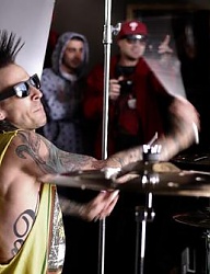 Fryzury Średnie Alternatywne Punk Rock - 1021507