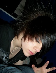 Fryzury Średnie Alternatywne EMO - 717963
