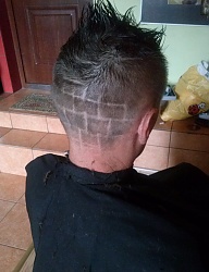 Fryzury Męskie Krótkie Alternatywne Tribale - wzory na głowie Blond - 2077211