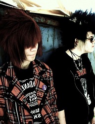 Fryzury Średnie Alternatywne EMO - 711632