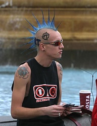 Fryzury Średnie Alternatywne Punk Rock - 781913