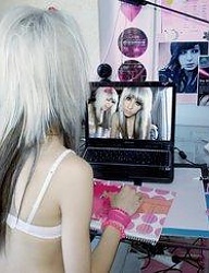 Fryzury Średnie Alternatywne EMO - 236596