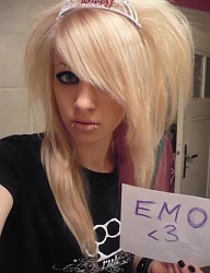 Fryzury Średnie Alternatywne EMO - 342093
