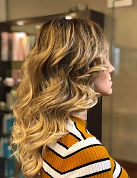 Fryzury Długie Wieczorowe Kręcone z grzywką Rozpuszczone Blond - 3270674