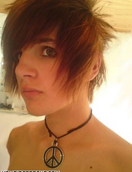 Fryzury Średnie Alternatywne EMO - 832678