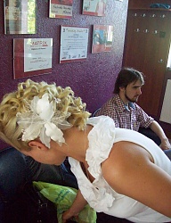 Fryzury Średnie Ślubne Kręcone Upięcie Blond - 1325762