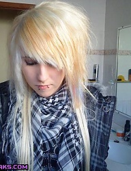 Fryzury Średnie Alternatywne EMO - 832659