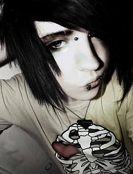 Fryzury Średnie Alternatywne EMO - 249938