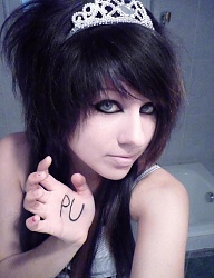 Fryzury Średnie Alternatywne EMO - 230701