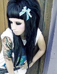 Fryzury Średnie Alternatywne EMO - 400849