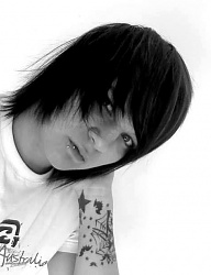 Fryzury Średnie Alternatywne EMO - 711173