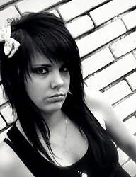 Fryzury Średnie Alternatywne EMO - 700681