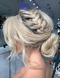 Fryzury Średnie Wieczorowe Kręcone Upięcie Blond - 3274821