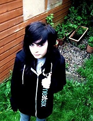 Fryzury Średnie Alternatywne EMO - 713854