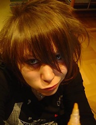 Fryzury Średnie Alternatywne EMO - 4715