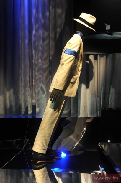 Kostium do piosenki Smooth Criminal zaprojektowany przez Bush Tompkins na koncerty This Is It. 