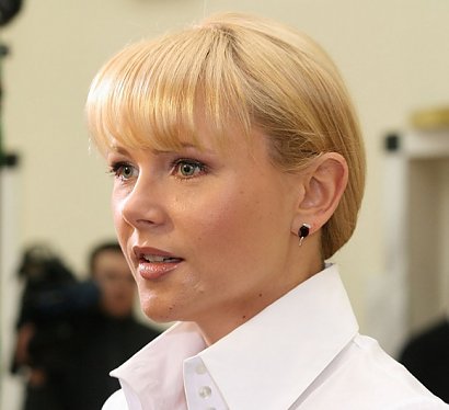 Być może zamiast próbować postawić na swoim, pozwolić córce wybrać? W końcu to o jej dobro chodzi.