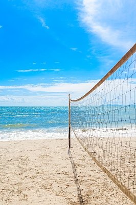 Cudownie byłoby zagrać w siatkówkę plażową... Jednak jeśli nie mieszkasz nad morzem, zagraj np. nad Wisłą czy stawem. Obecnie jest moda na miejskie plaże, dlatego śmiało, zabierz przyjaciół i piłkę i bawcie się jak na nadmorskiej plaży! 