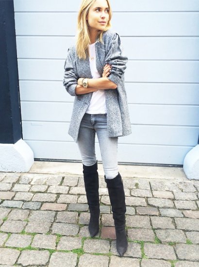 Szare skinny jeansy i wysokie botki za kolano 