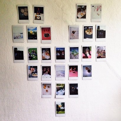 Polaroidy ustawione w kształcie serca