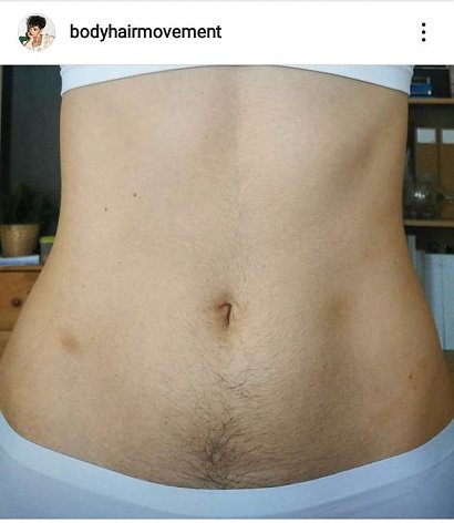 na jej profilu na Instagramie można znaleźć nie tylko zdjęcia owłosionego brzucha ...
