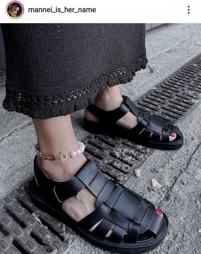 Sara Boruc wybrała bardzo oryginalne sandałki marki The Row (założonej przez siostry Olsen). Buty kosztują aż 4,5 tysiąca zł.