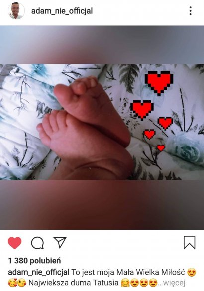 Zamieścił pierwsze zdjęcie maleńkich stópek córeczki!